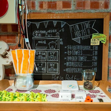 Funtime Hostel Chiayi City Exteriör bild