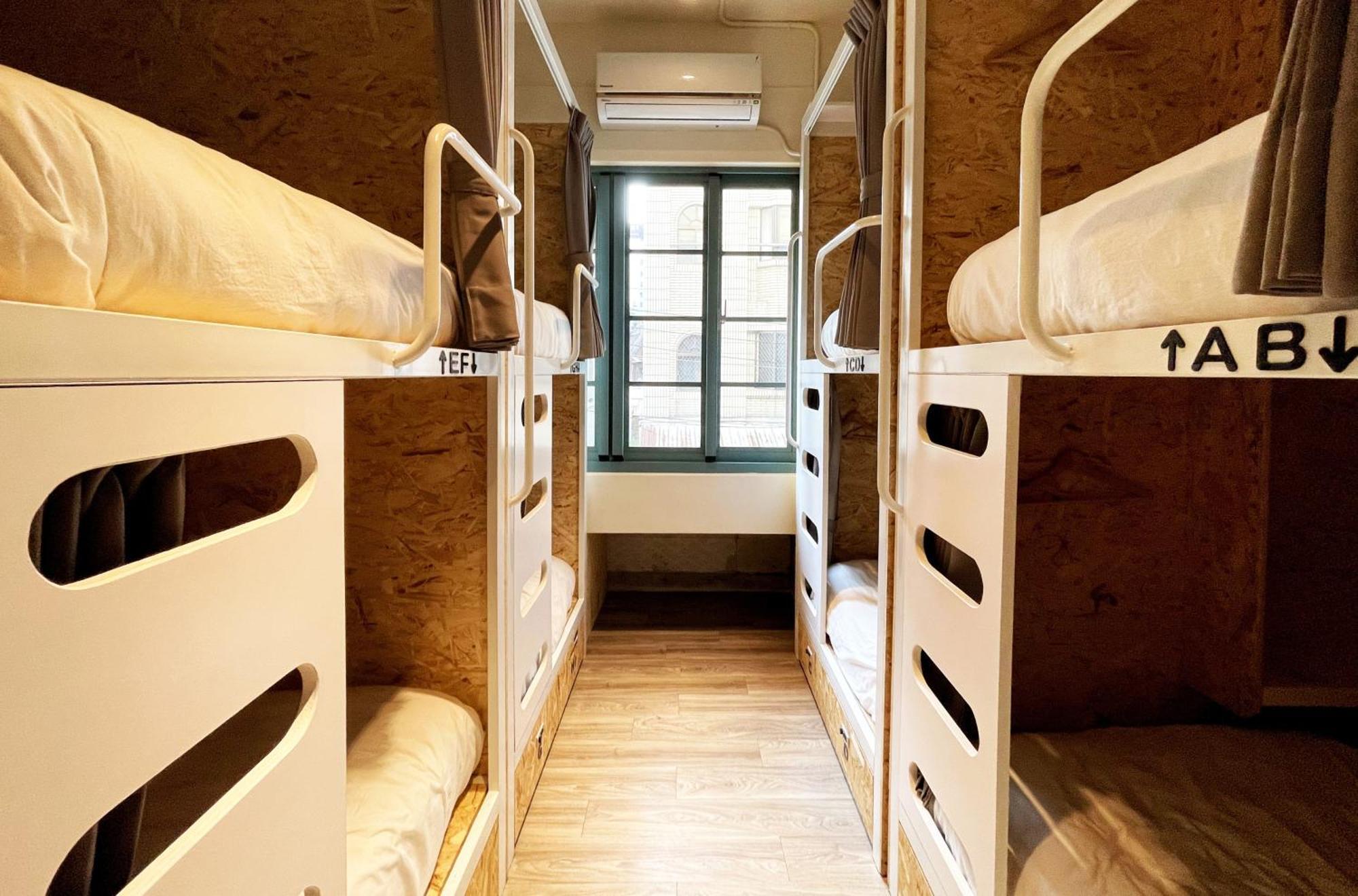 Funtime Hostel Chiayi City Exteriör bild
