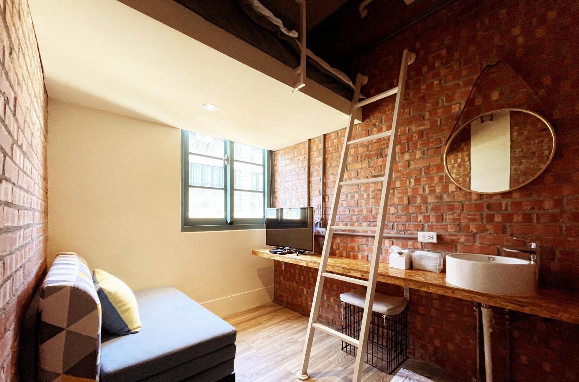 Funtime Hostel Chiayi City Exteriör bild